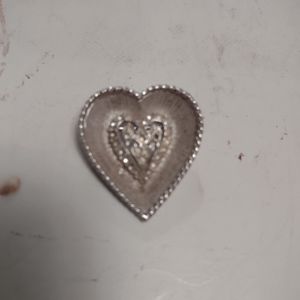 Vtg heart brooch